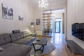✩Bright 2BR apt. w/ balcony in Tbilisi center✩